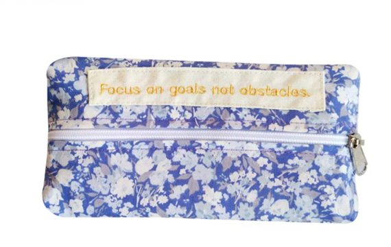 Tissue case with zipper