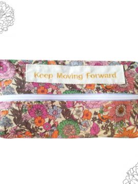 Tissue case with zipper