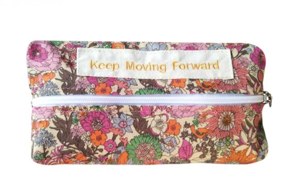 Tissue case with zipper